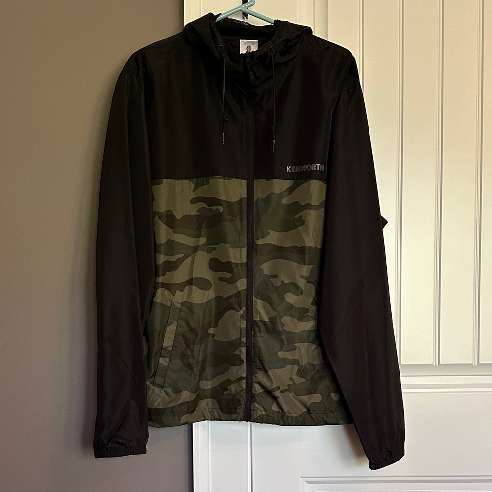 KENWORTH Men's Black and Green Camo Windbreaker